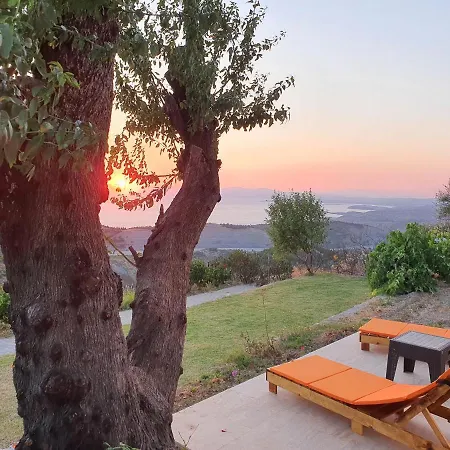 Village House Awsome Seaview, Organic Garden & Pool Holiday home *
