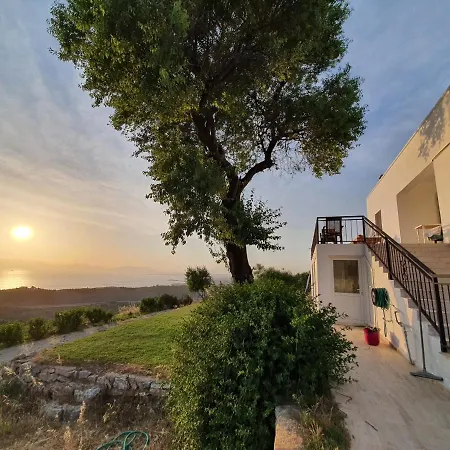 Village House Awsome Seaview, Organic Garden & Pool Ildiri